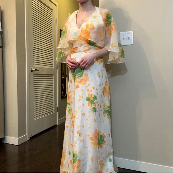 Authentic vintage 1970's Lorrie Deb gown with cape - Picture 17 of 17